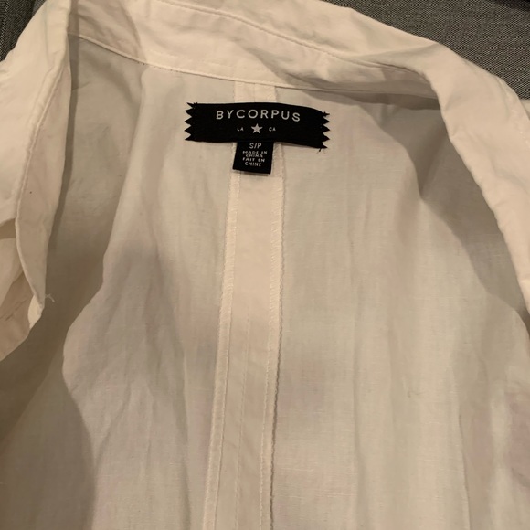 White shirt with a split back - Picture 5 of 5